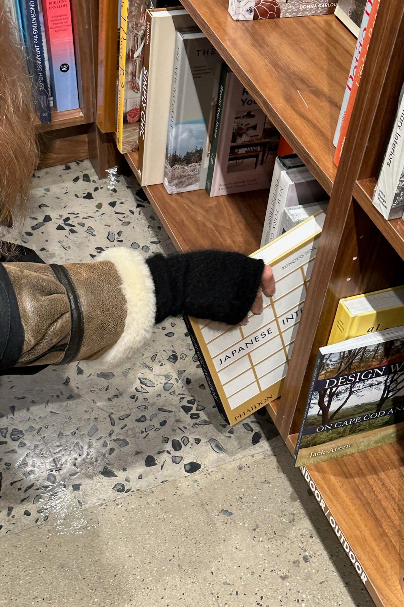 Haze Furry Fingerless Arm Warmer in Black